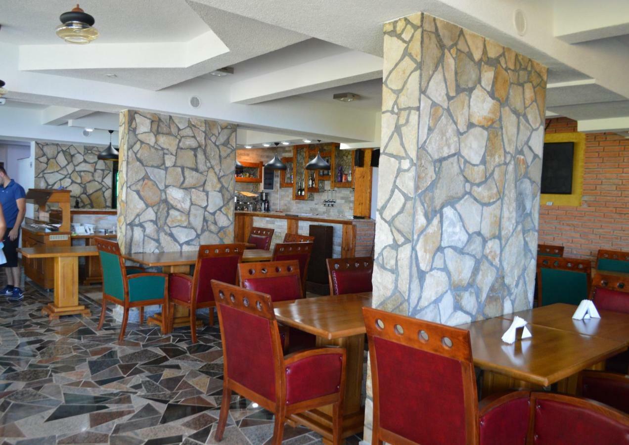 Novalic Hotel Dobra Voda Exterior foto